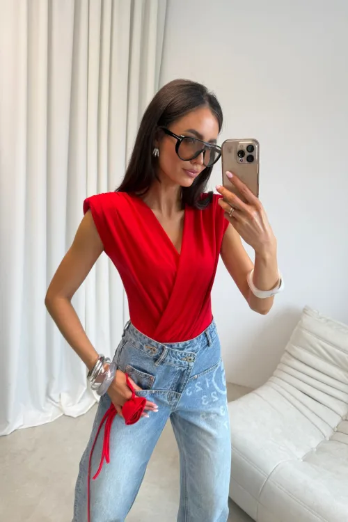 Solene – Elegantes Body mit floraler Applikation in Rot| Roco Fashion