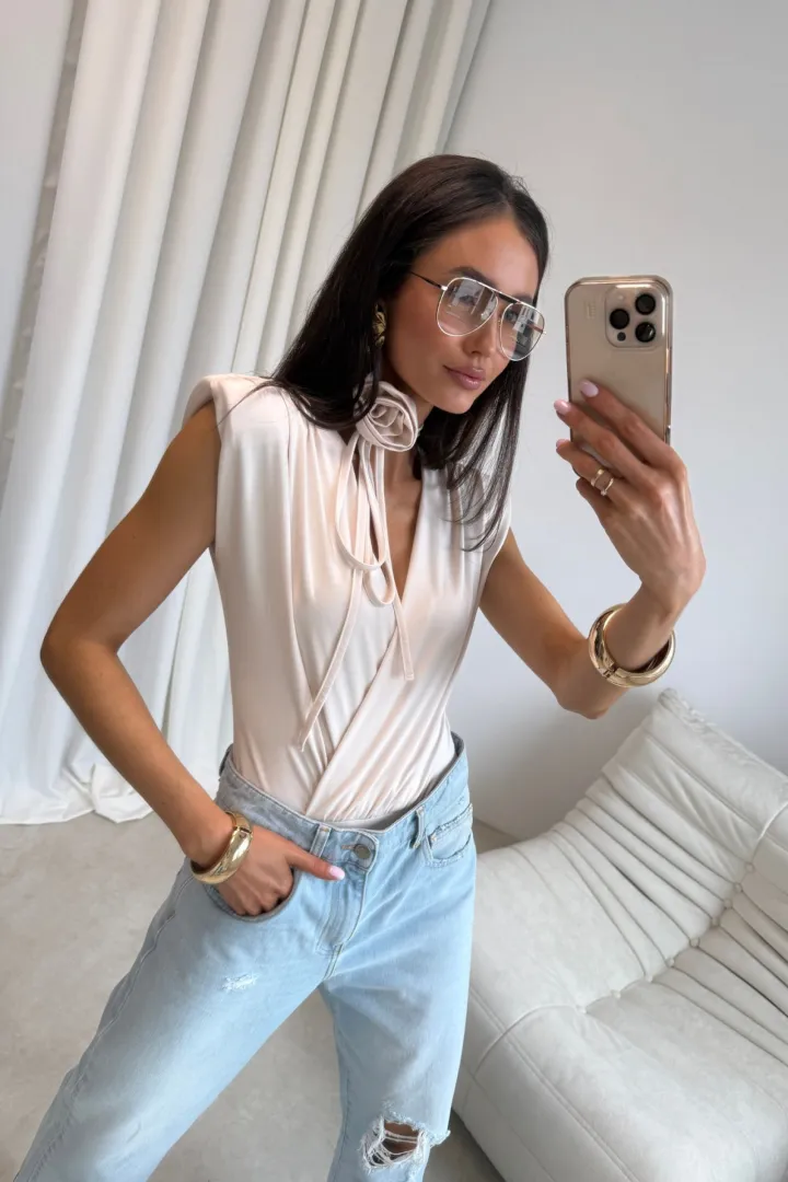 Solene – Elegantes Body mit floraler Applikation in Vanille| Roco Fashion