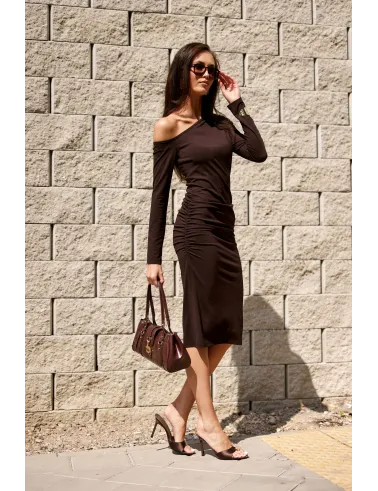 Noemi – dunkelbraunes Midikleid mit asymmetrischem Ausschnitt | Roco Fashion