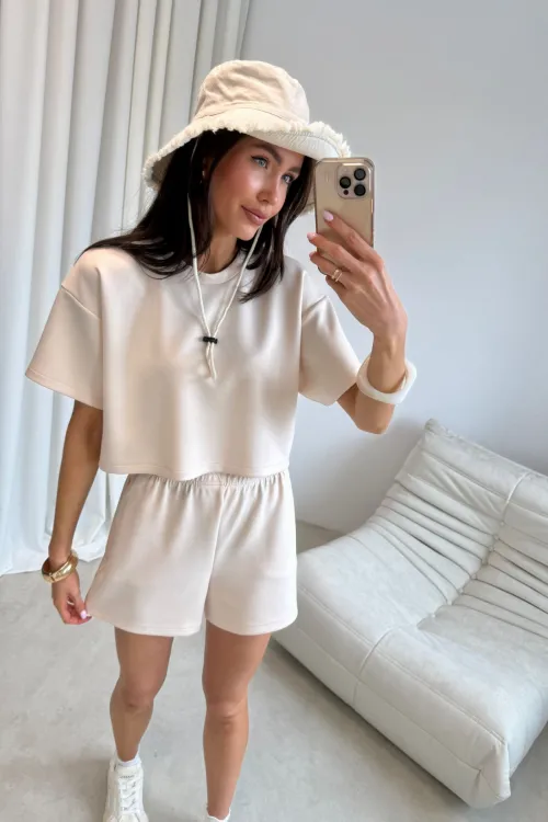 Virelia – Minimalistische Cropped Bluse im Modern Fit in Hellbeige | Roco Fashion