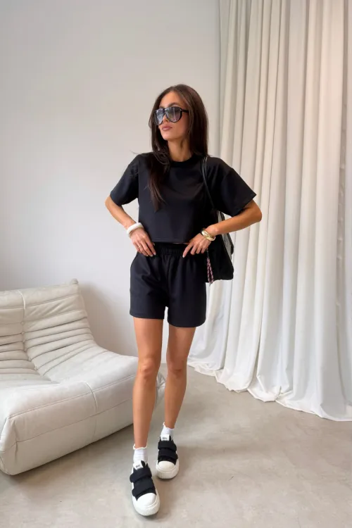 Virelia - Minimalistische Cropped Bluse im Modern Fit in Schwarz