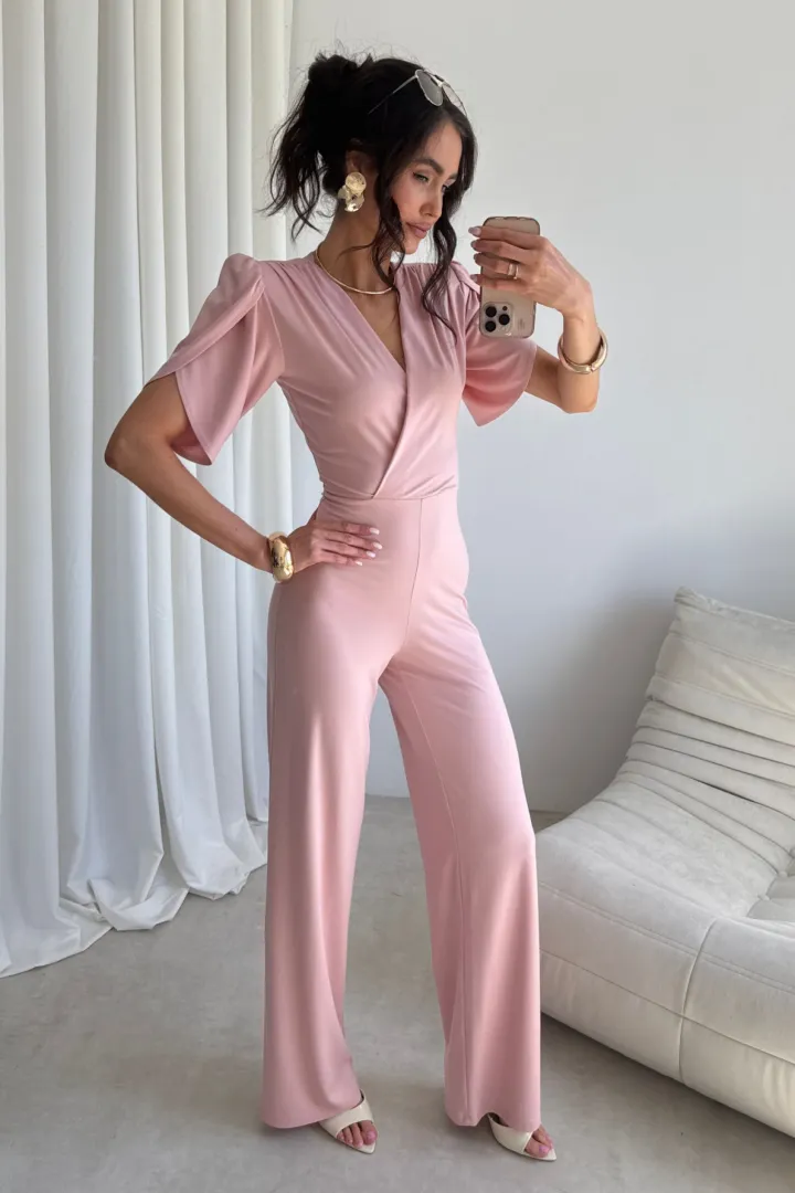 Amaris – Eleganter Jumpsuit mit V-Ausschnitt und weitem Bein in Puderrosa| Roco Fashion