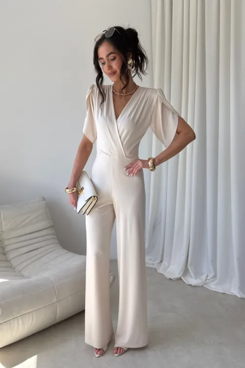 Amaris – Eleganter Jumpsuit mit V-Ausschnitt und weitem Bein in Vanille| Roco Fashion