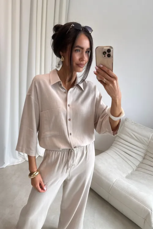 Rosalise – Luftige Hemdbluse mit Brusttasche in Hellbeige | Roco Fashion