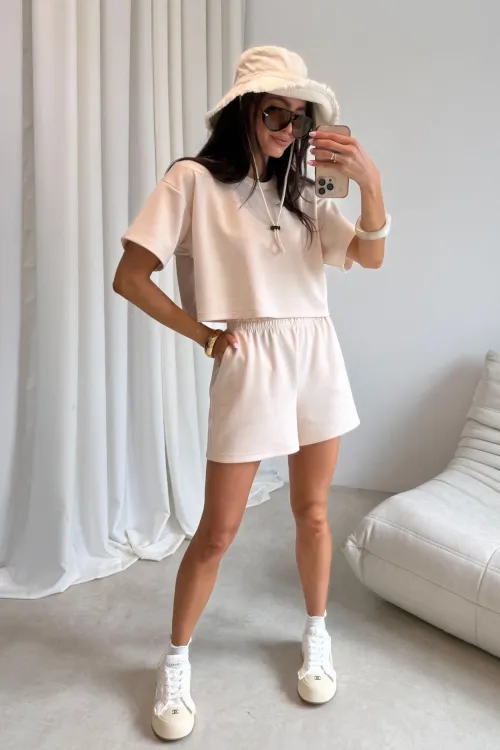 Lucerra – Minimalistische Shorts in Hellbeige mit lockerem Schnitt | Roco Fashion