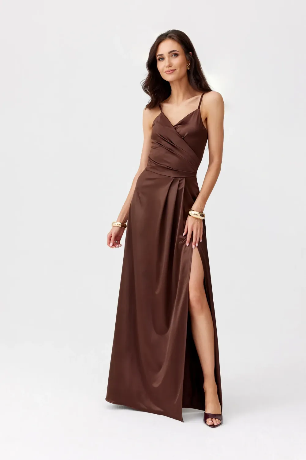 Salma – braunes Satinkleid Maxi mit Wickelausschnitt | Roco Fashion