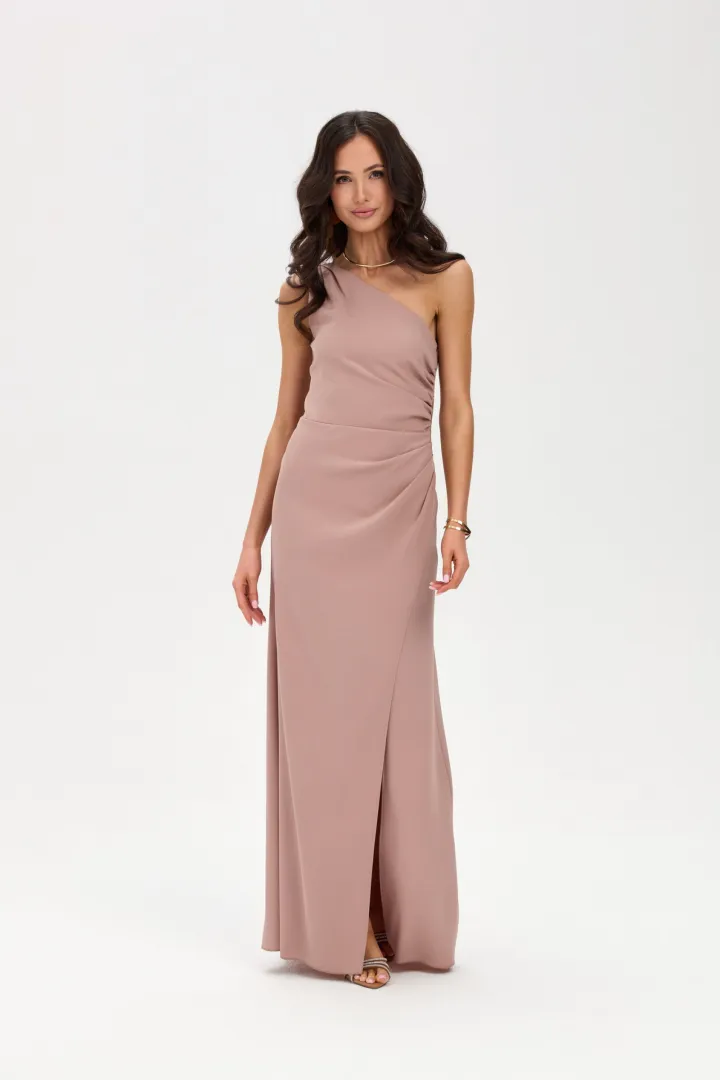 Selisse - Asymmetrisches Maxikleid mit Raffungen und Beinschlitz in Cappuccino