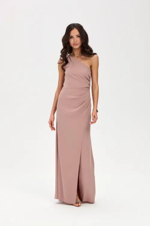 Selisse - Asymmetrisches Maxikleid mit Raffungen und Beinschlitz in Cappuccino
