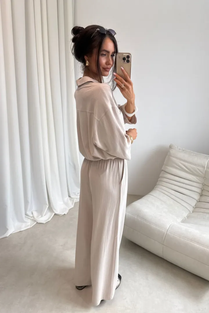 Malmo – Weite Hose mit Bindegürtel und elastischem Bund in Beige| Roco Fashion