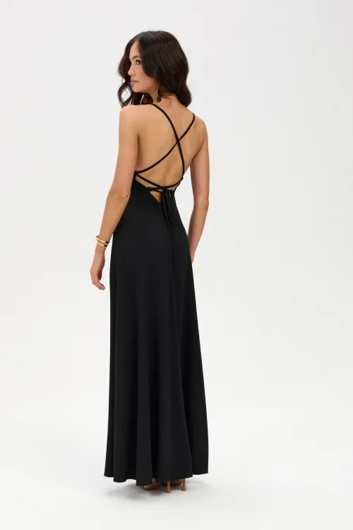 Amara – długa sukienka maxi z odkrytymi plecami i wiązaniem czarna| Roco Fashion