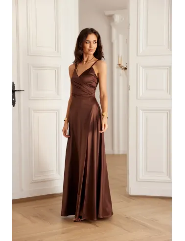 Serena – braunes Satinkleid Maxi mit Taillengummi | Roco Fashion