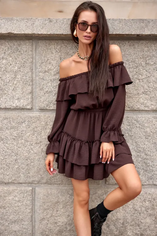 Morella – ciemnobrązowa sukienka mini typu Carmen z gumką