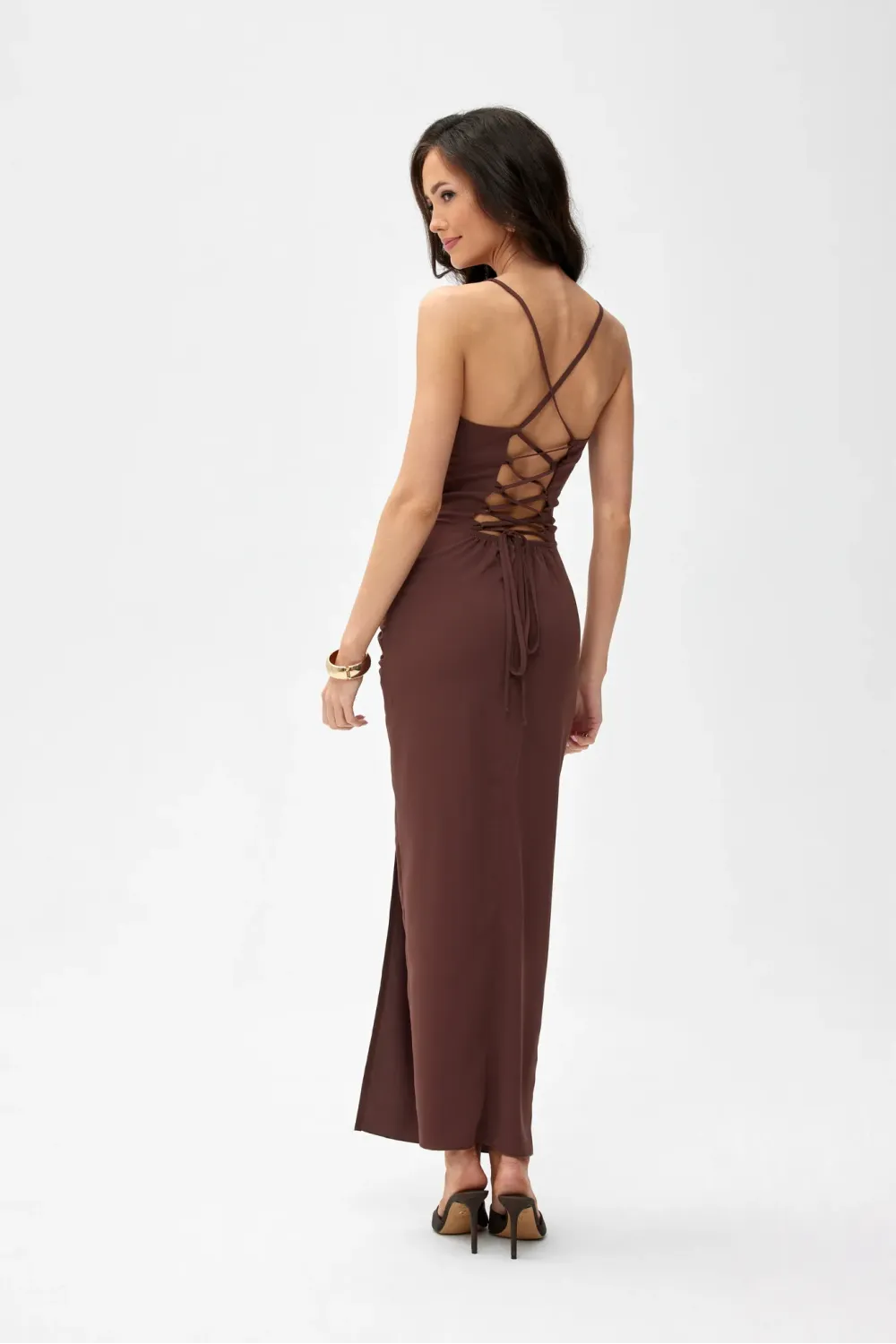 Aria – ciemnobrązowa sukienka midi z wiązaniem na plecach | Roco Fashion Aria – ciemnobrązowa sukienka midi z wiązaniem na plecach | Roco Fashion