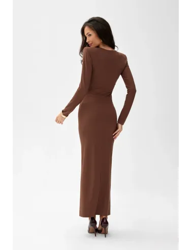Eloria – hellbraunes Maxikleid mit Raffung und Schlitz | Roco Fashion