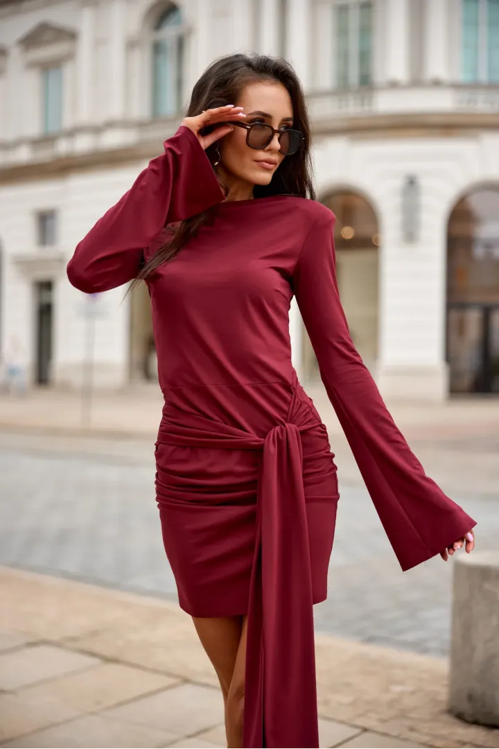 Nevira – bordeaux Minikleid mit Drapierung und Bindeschleife | Roco Fashion