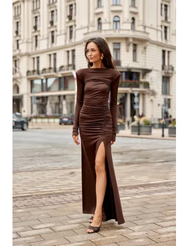 Brązowa sukienka maxi Veloria z wycięciem na plecach – Roco Fashion