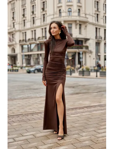 Braunes Maxikleid Veloria mit Rückenausschnitt – Roco Fashion