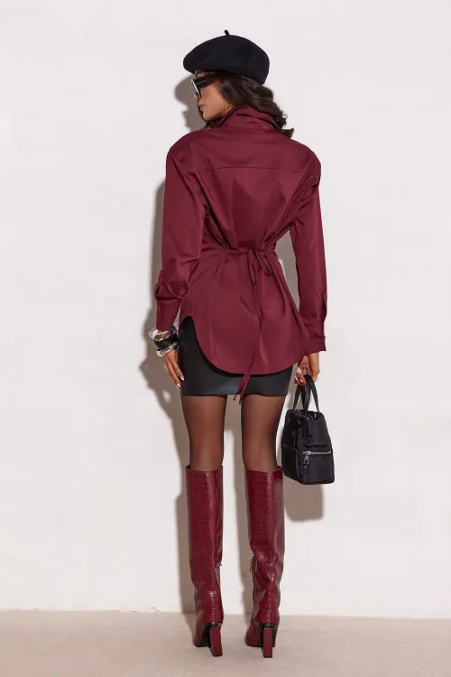 Livia – koszula wiązana w talii o przedłużonym kroju w kolorze bordowym