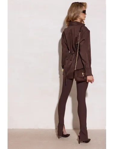 Livia – taillierte Long-Bluse mit Bindegürtel in Braun | Roco Fashion