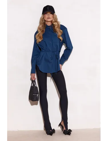 Livia – taillierte Long-Bluse mit Bindegürtel in Dunkelblau | Roco Fashion