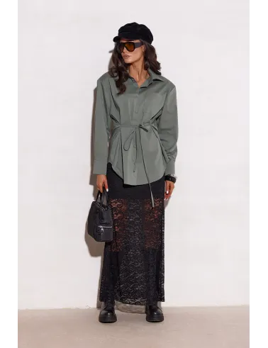 Livia – taillierte Long-Bluse mit Bindegürtel in Khaki | Roco Fashion