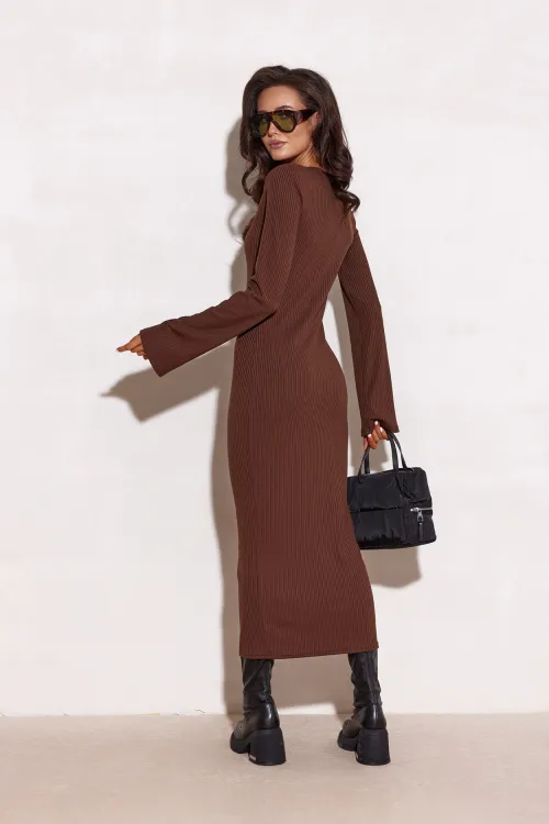 Vera - prążkowana midi sukienka z długim rękawem w kolorze brązowym