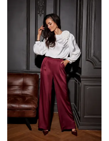Elsa – elegante Wide-Leg Hose mit edlem Satin-Finish in Burgunderrot | Roco Fashion